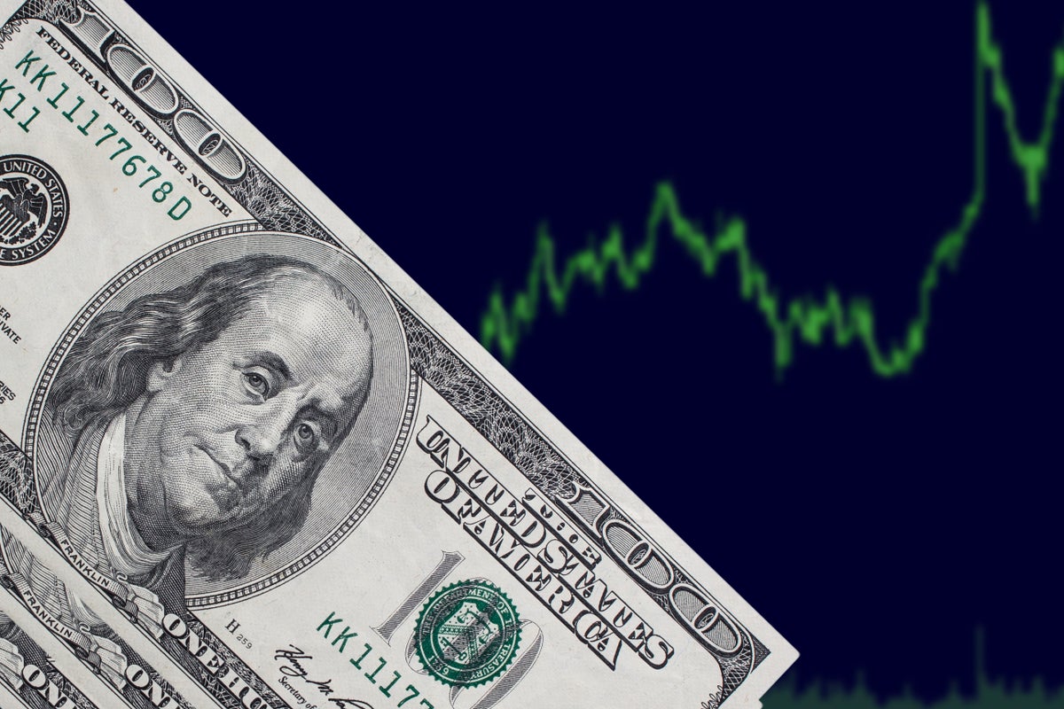 Dollar Rises After Fed Official's Hawkish Comment: What To Know Before Your Next Forex Trade