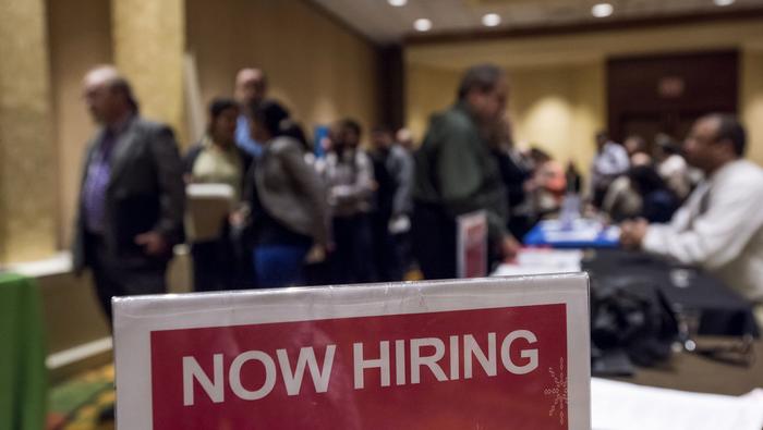 US Economy Adds 528,000 Jobs, Defying Recession Gloom, S&P 500 at Major Juncture