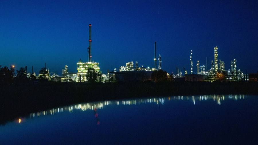 Germany closes long energy chapter with Russia by turning on Rosneft