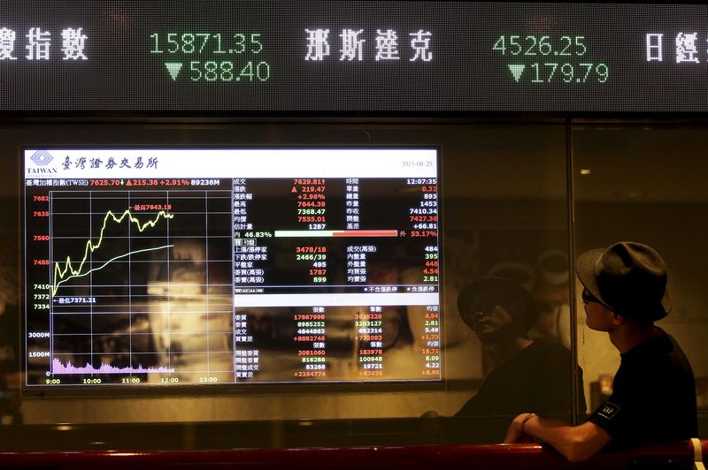 Asian Shares Plummet on Chinese Manufacturing Woes, Fed Rate Risks