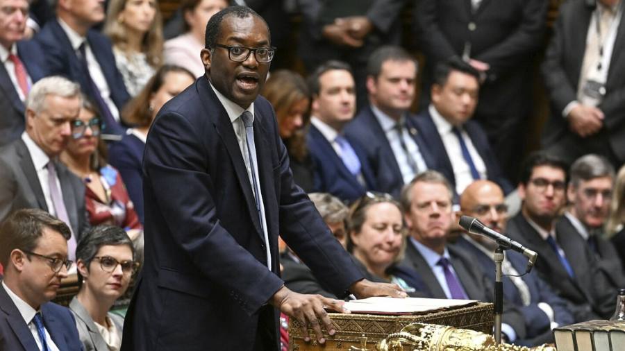 Pound tumbles to $1.09 after Kwarteng’s £45bn tax cut package