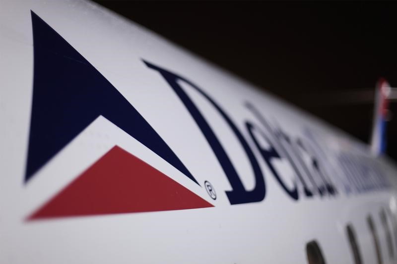 Delta expects robust travel demand to boost fourth quarter profit By Reuters