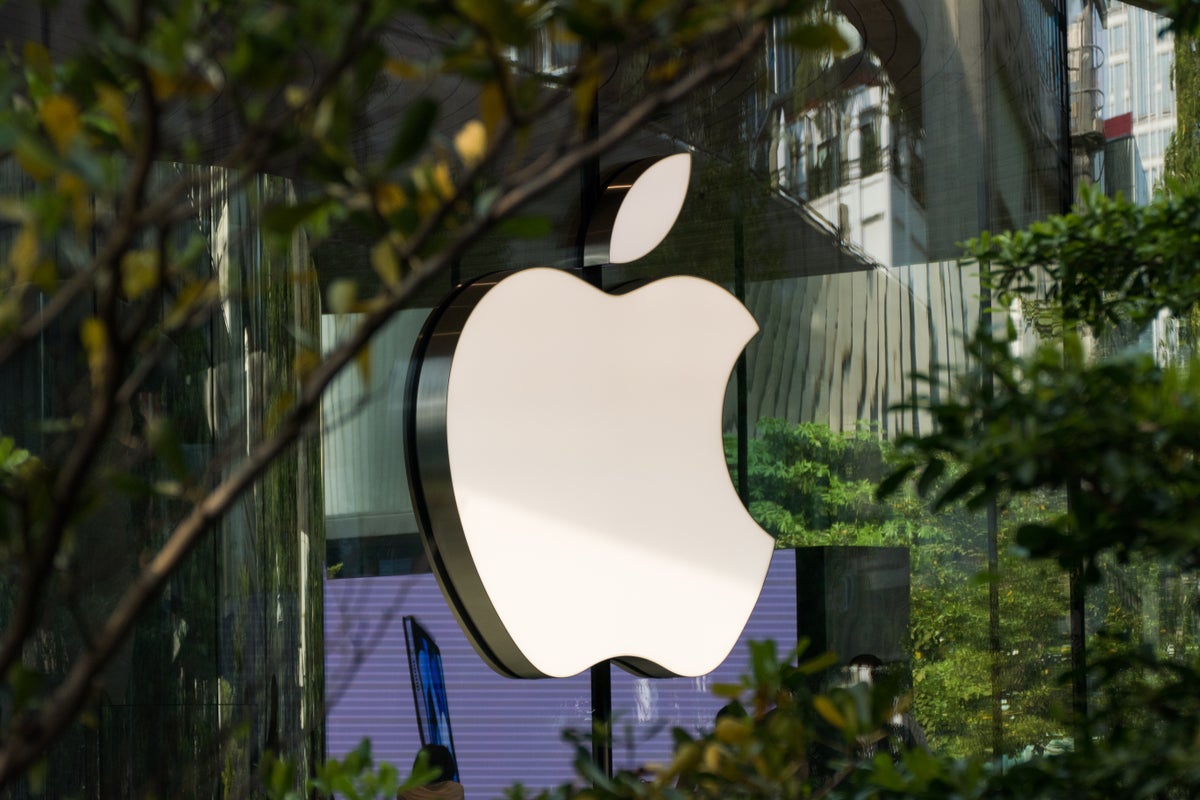 iPhone Manufacturing In Focus As China Orders Lockdown At Key Hub - Apple (NASDAQ:AAPL)