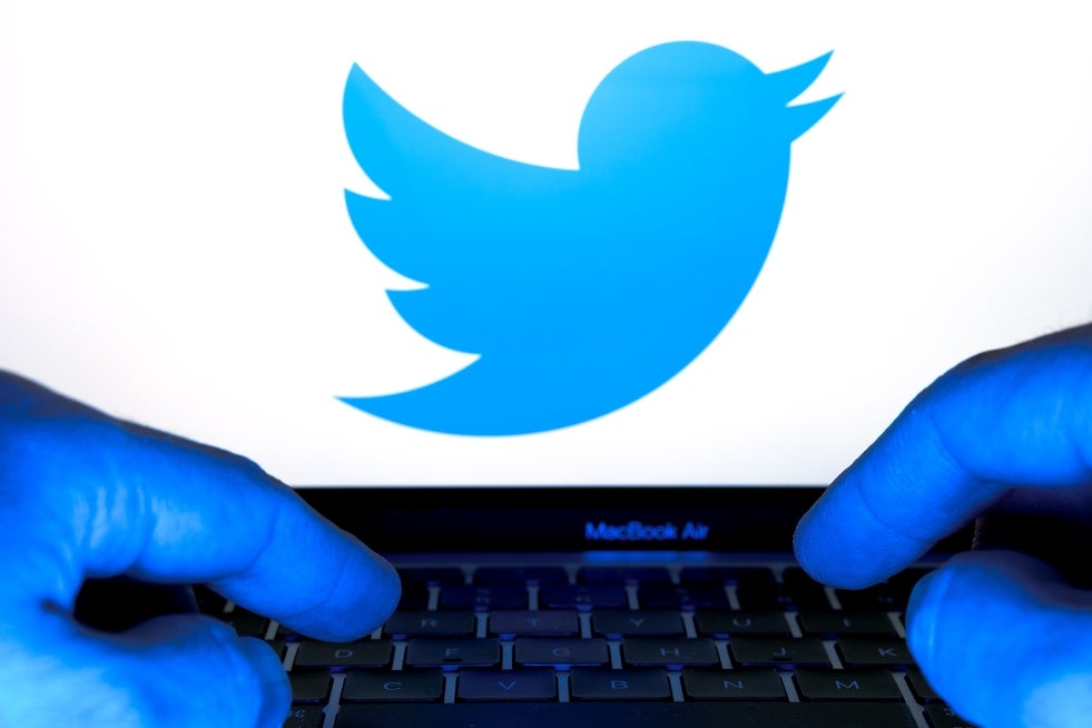 Twitter's Tweeters Are Flying Away, Just In Time For The Musk Buyout: Report - Twitter (NYSE:TWTR)