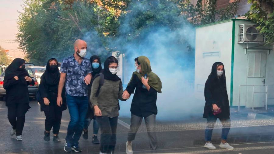 Iranian students launch fresh anti-regime protests