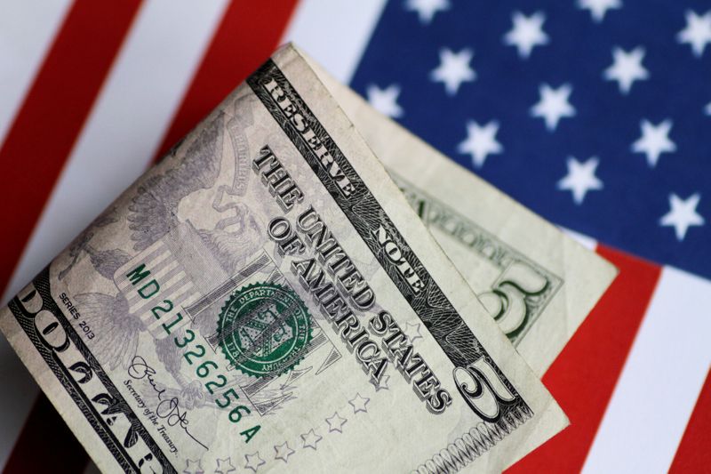 Dollar stabilizes after strong retail sales; sterling awaits Hunt