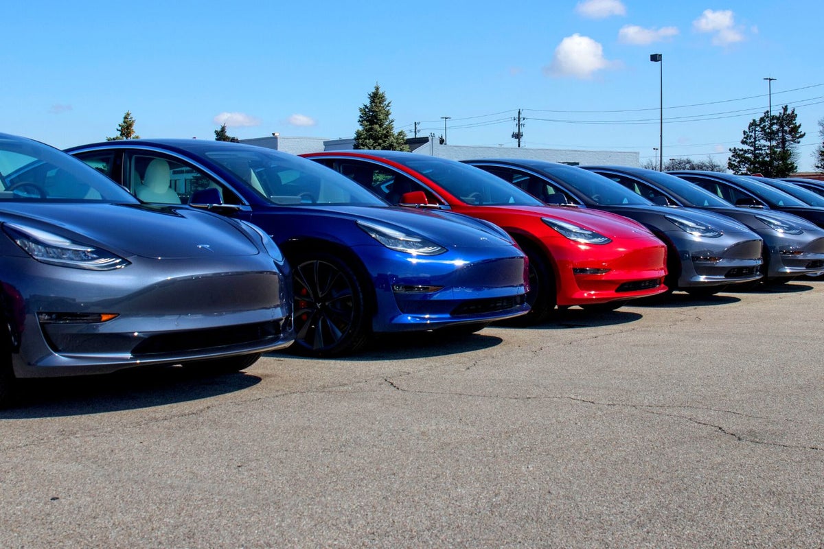 Will Tesla's Q4 Deliveries Add Strength To Stock's Recent Upward Momentum? Here's What To Expect When EV Maker Reports Monday - Tesla (NASDAQ:TSLA)