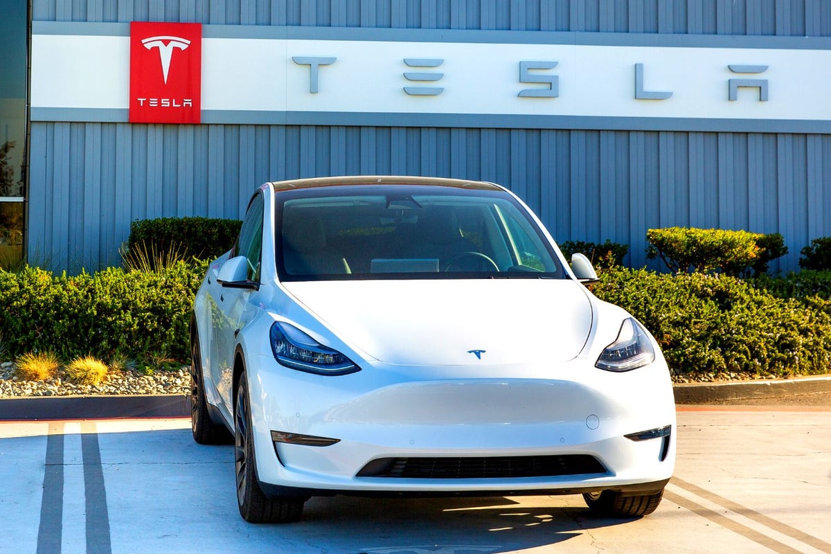 Cathie Wood Sees Tesla Stock Hitting $500 By 2026 Even Without Autonomous Driving & Ride-Hailing Service - Tesla (NASDAQ:TSLA)