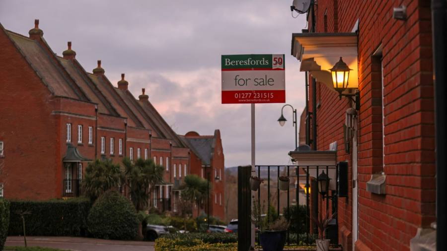 UK house prices fall for fourth consecutive month